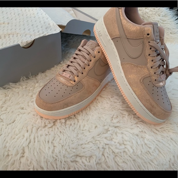 ⭐️🪩🎀BNIB🪩🎀⭐️LIMITED EDITION ROSE GOLD SPARKLE NIKE AF1s-SIZE 10 WOMENS BNEW - Picture 11 of 16
